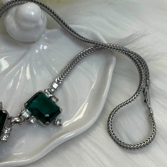 VINTAGE FAUX EMERALD & CRYSTAL NECKLACE - Picture 6 of 9